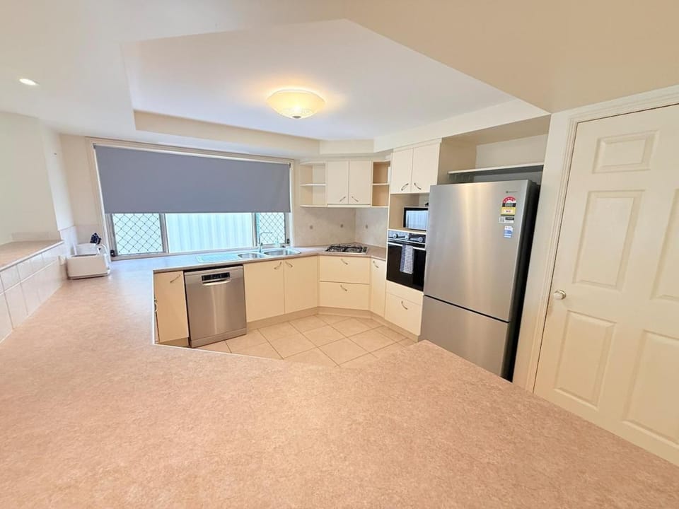 Amazing location House with Pool & Pet Friendly House in North Lakes