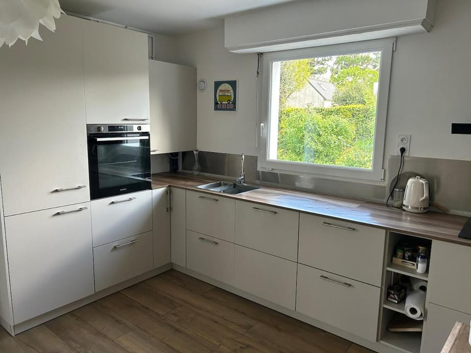 Kitchen or kitchenette, pet friendly, stove