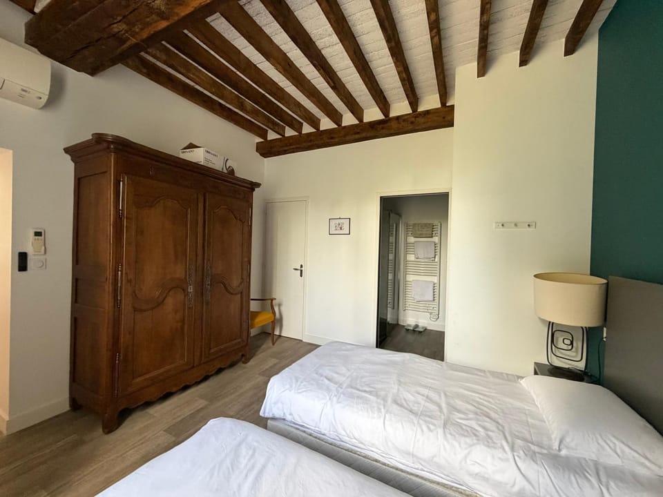 Bed, Photo of the whole room, Bedroom, wardrobe