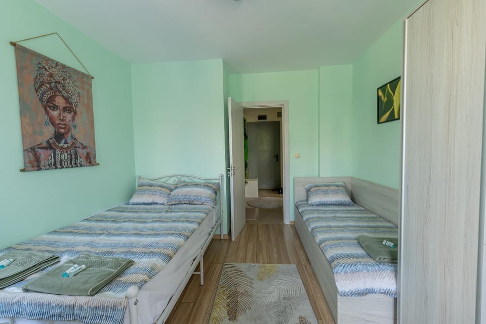 Photo of the whole room, Bedroom