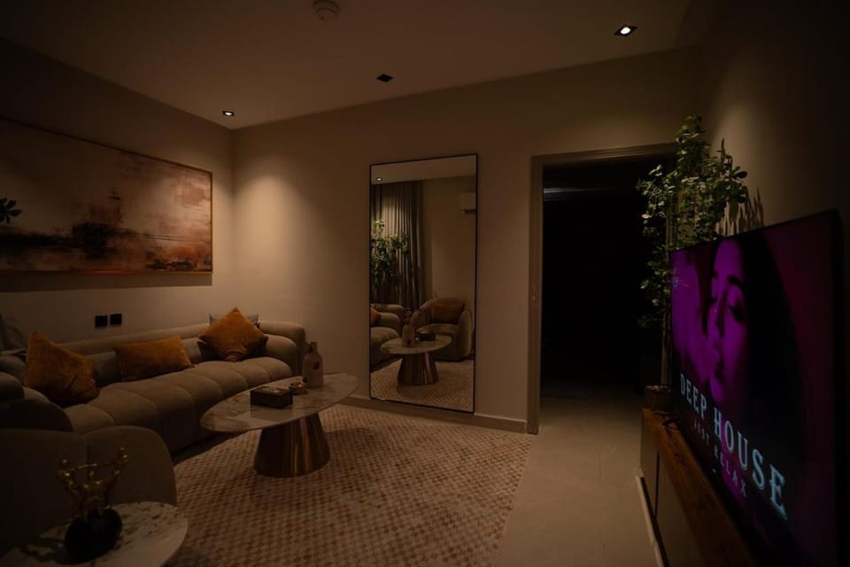 One-bedroom apartment with a living room, opposite the financial center, with smart access Apartment in Riyadh