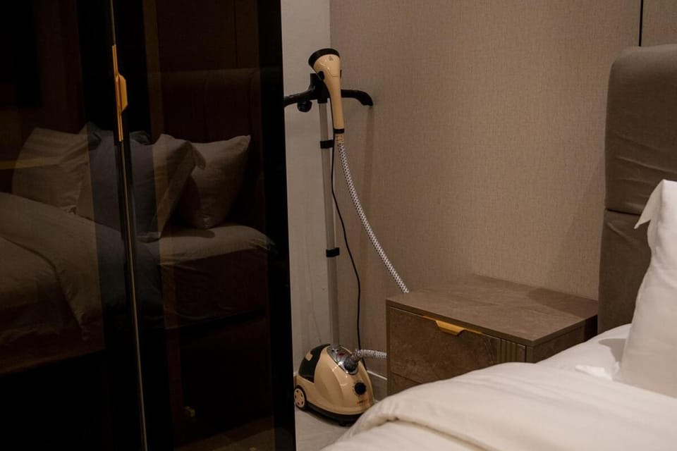 One-bedroom apartment with a living room, opposite the financial center, with smart access Apartment in Riyadh