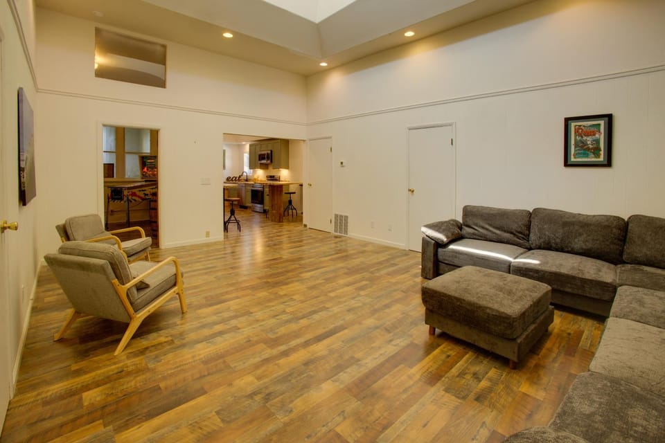 Main Street Retreat w/ Game Room! 6 Mi to Skiing House in Red Lodge