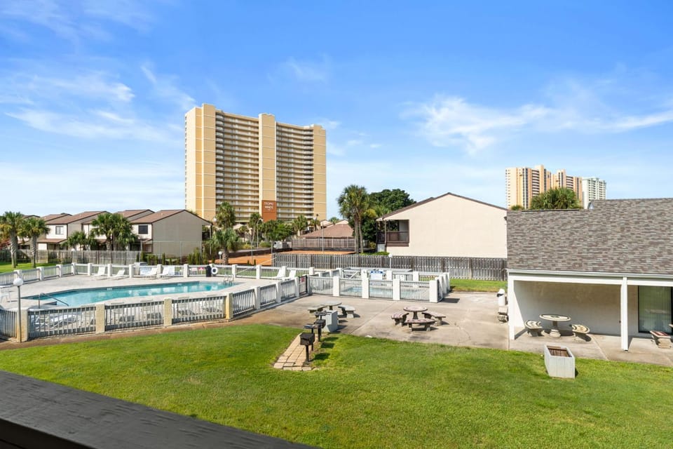 Endless Summer Condo Pool, Hot Tub, Walk to Beach, Near Pier Park – West End PCB Apartment in Panama City Beach