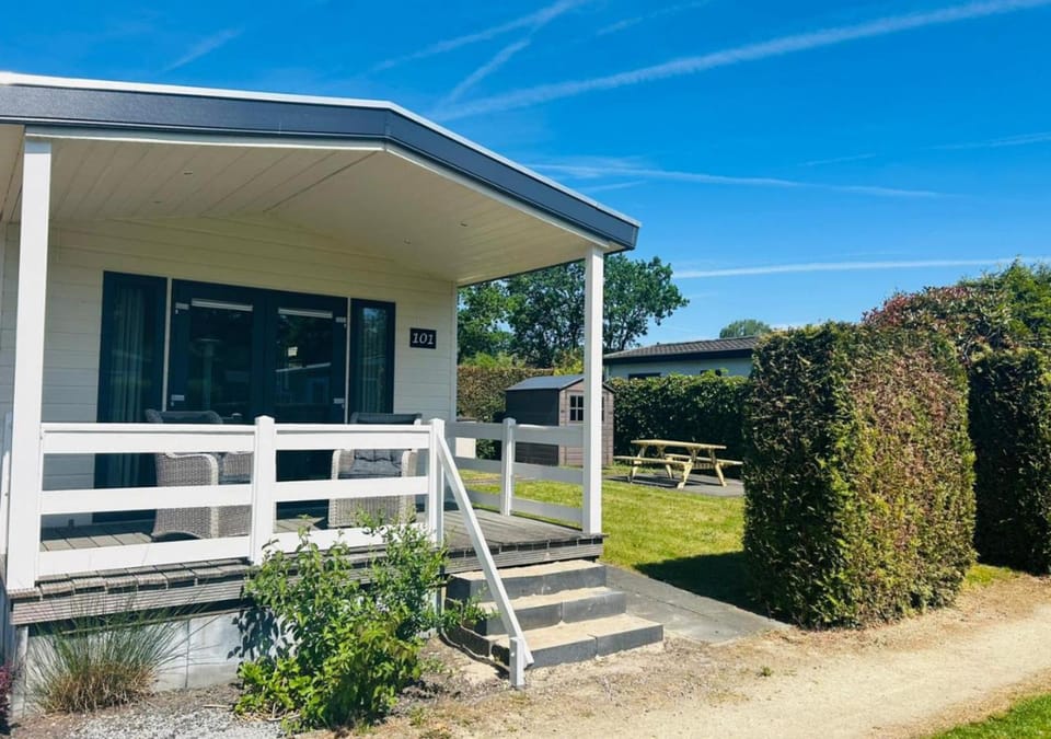 Property building, Day