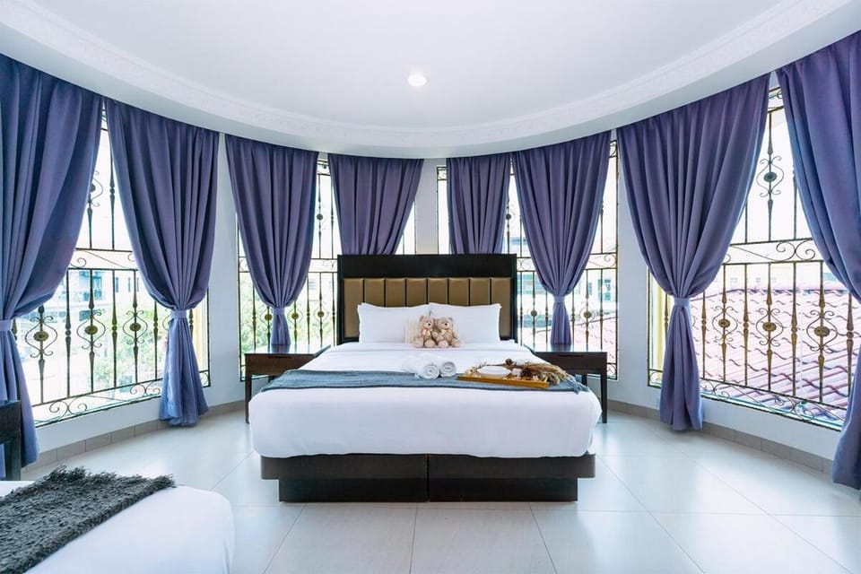 The Aurelia Manor, 33pax, Tun Hussien Onn, Cheras Villa in Kuala Lumpur City