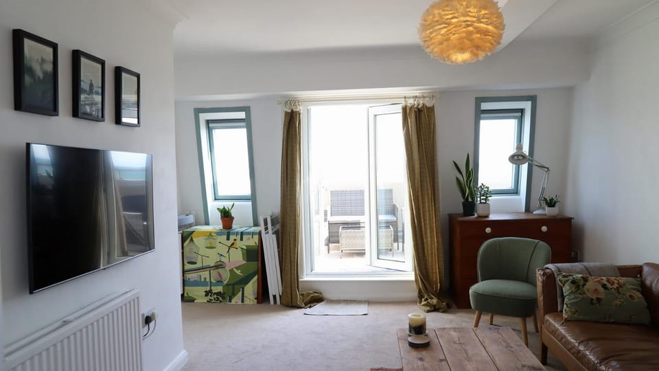Lovely Seafront Flat & Balcony House in Hastings