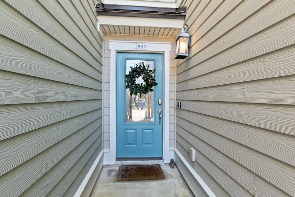 Facade/entrance, Day