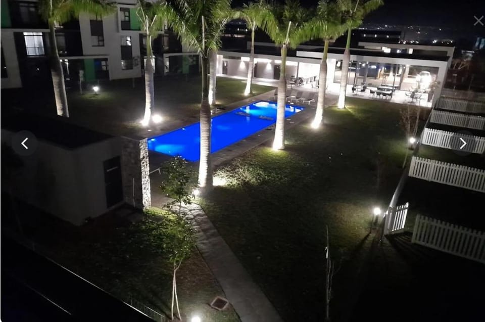 Night, Pool view