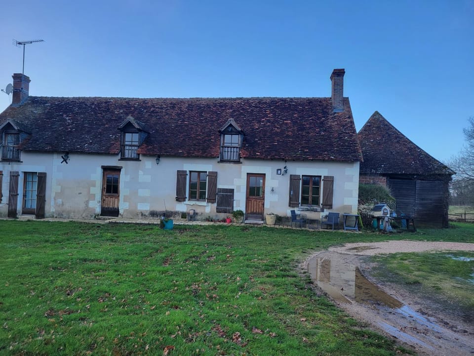 Gîte, Longère sympa et tranquille du XIIIème siècle avec piscine House in Centre-Val de Loire