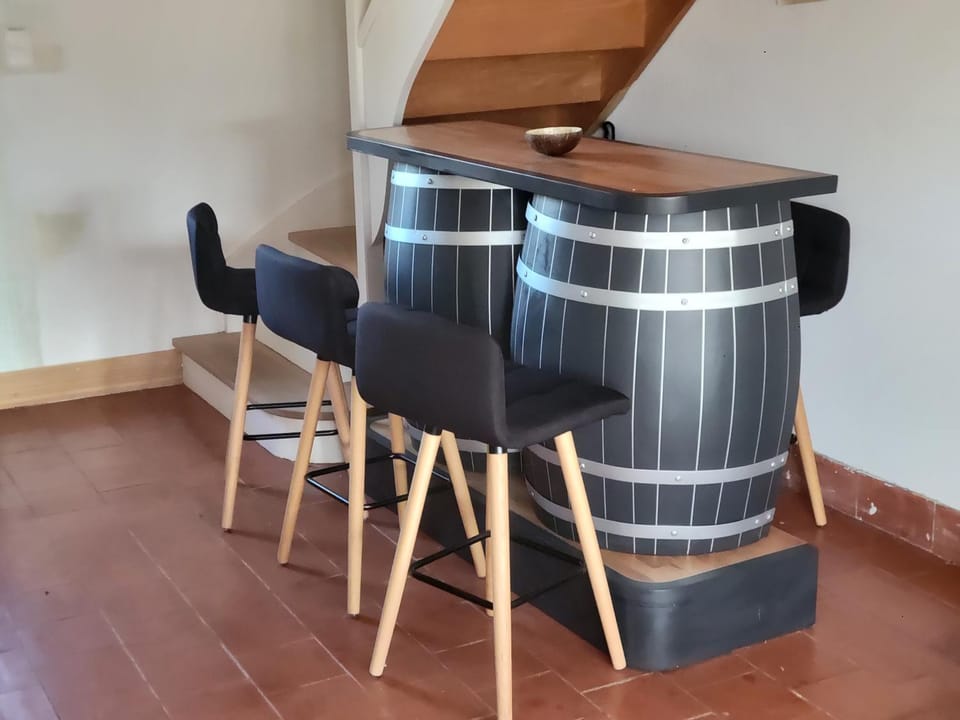 Gîte, Longère sympa et tranquille du XIIIème siècle avec piscine House in Centre-Val de Loire