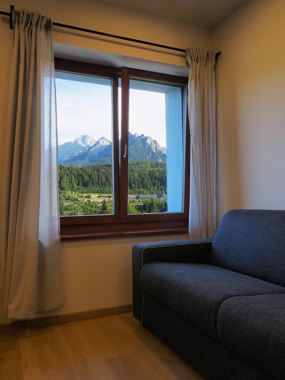 Living room, Mountain view