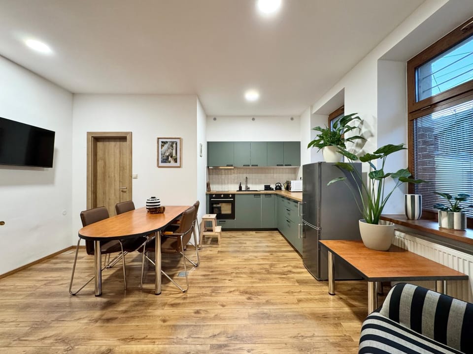 TV and multimedia, Kitchen or kitchenette, Seating area, Dining area
