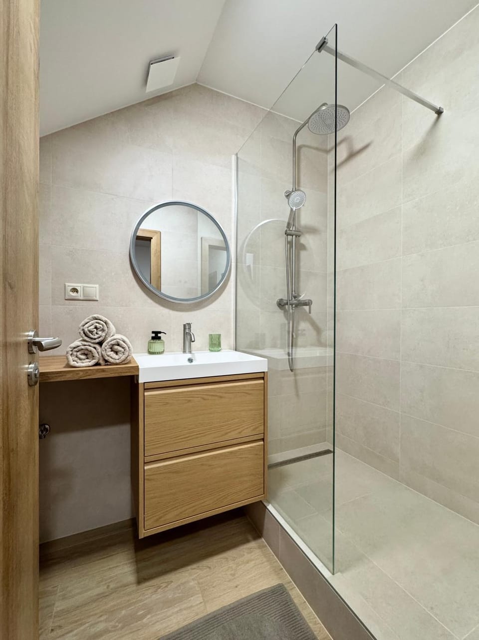 Shower, Bathroom, towels