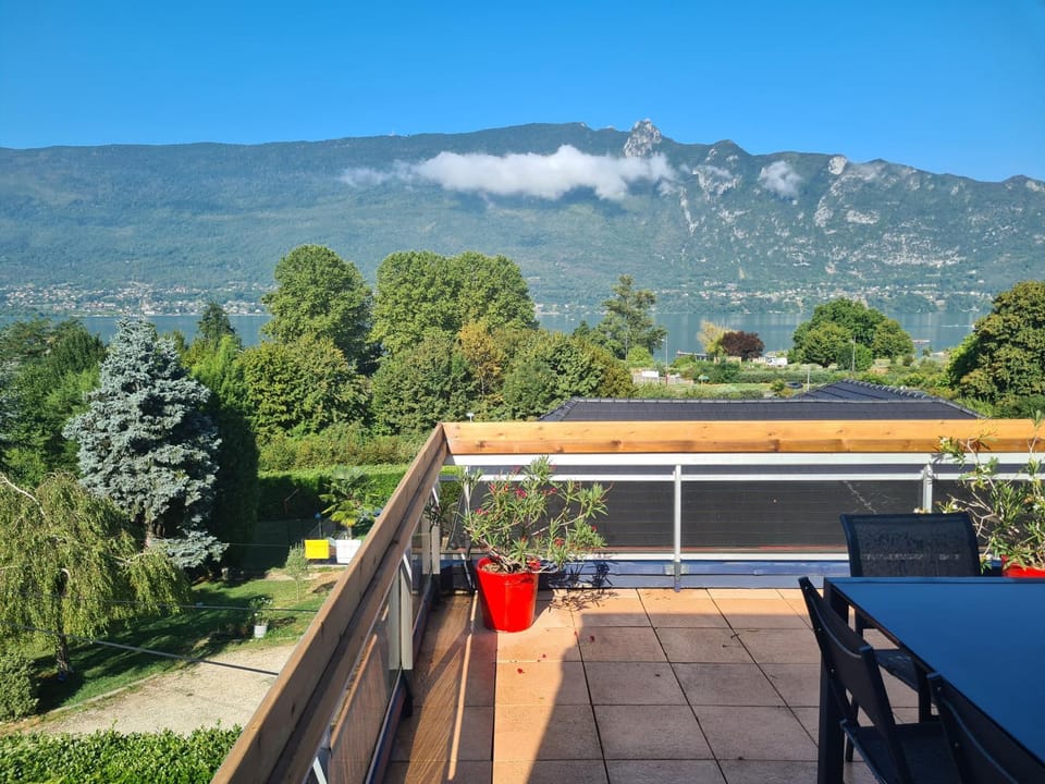 Balcony/Terrace, Lake view, Mountain view
