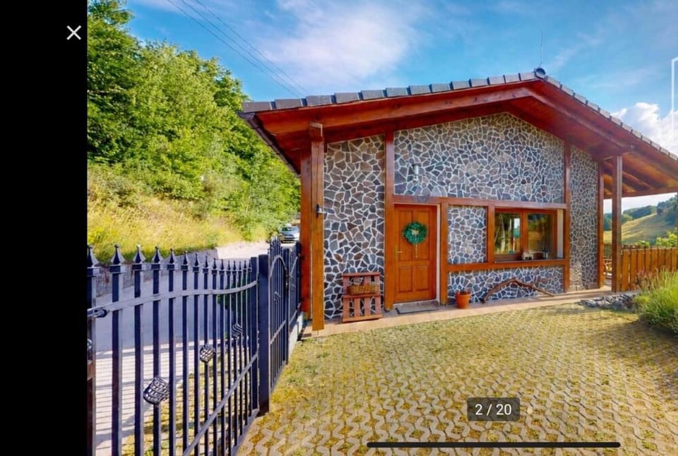 Chata s panoramatickým výhľadom blízko Banskej Štiavnice Apartment in Slovakia