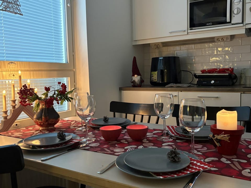 Coffee/tea facilities, Kitchen or kitchenette, Food and drinks, Dining area, Food, Drinks