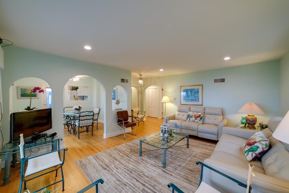 Lakefront Apt w/ Sweeping Views in St Joseph Apartment in St Joseph