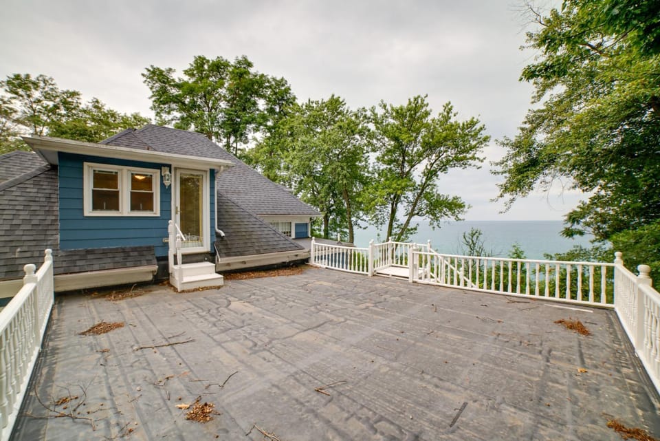 Deck w/ Lake Views! Quaint St Joseph Apartment Apartment in St Joseph