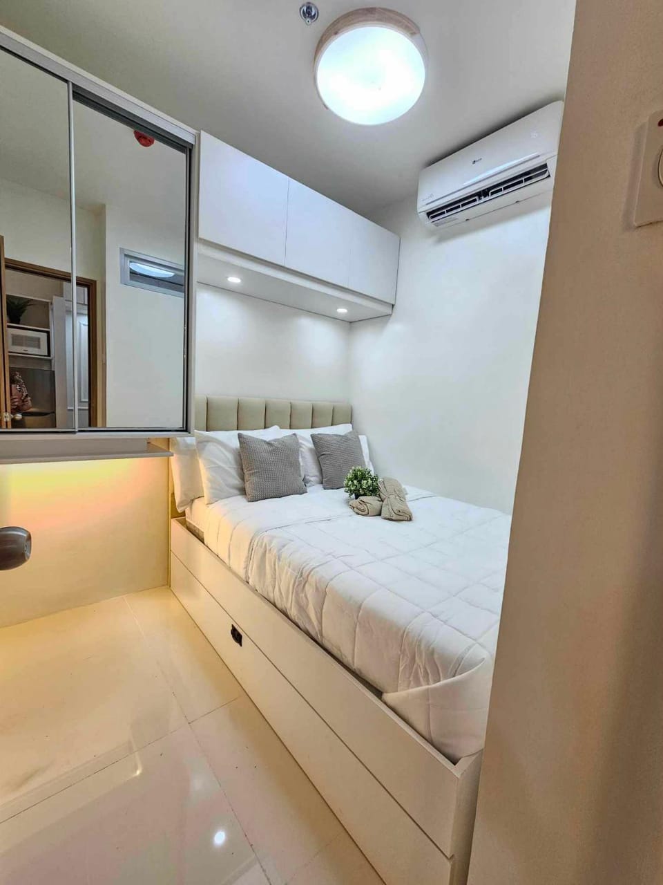 Happy Stylish and Glamorous Staycation 3 Apartment in Pasay
