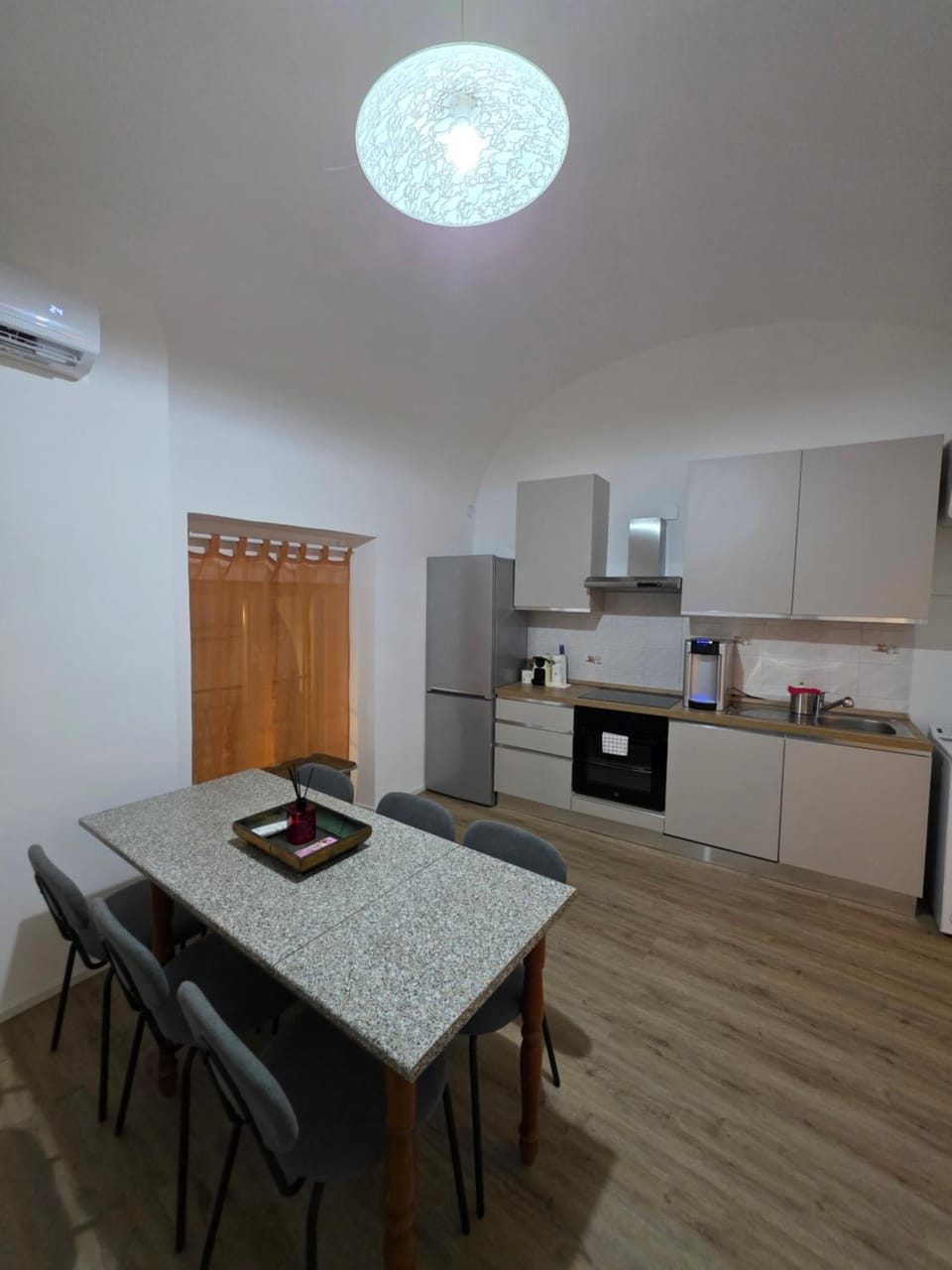 Kitchen or kitchenette, Dining area, dishwasher, oven, pet friendly, stove
