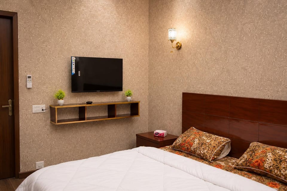 Bed, TV and multimedia, Photo of the whole room, Evening entertainment, Bedroom
