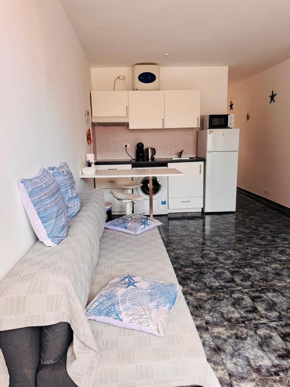 Kitchen or kitchenette, Living room