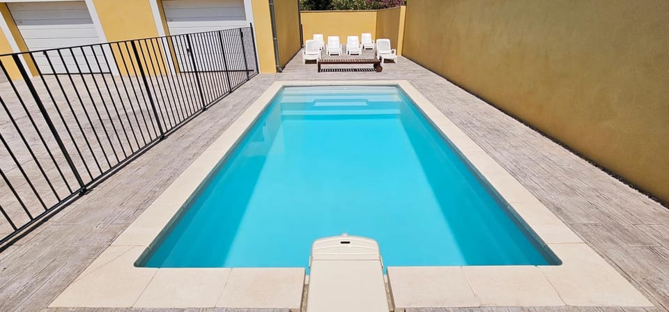 Pool view, Swimming pool, sunbed