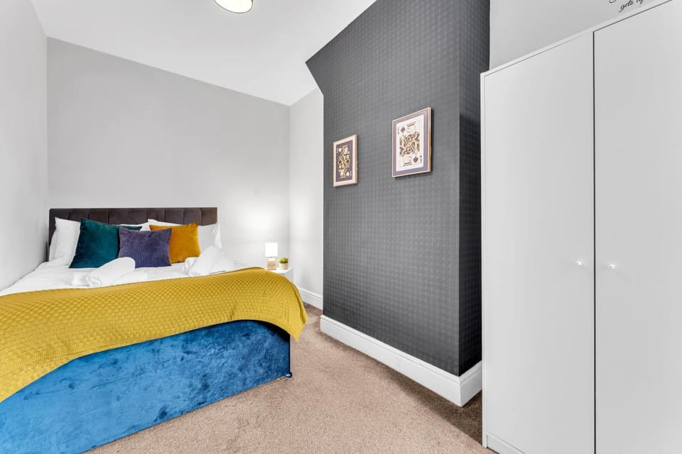 Spacious Stoke Townhouse 3Br Near Hospital House in Stoke-on-Trent