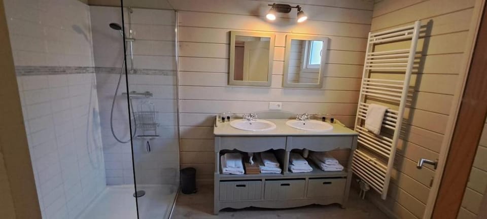 Au bord de l'eau Vakantiewoning voor 11 personen met zicht op de Semois House in Belgium
