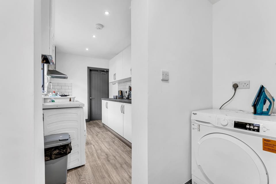 House Sleeps 6 with BBQ and Patio House in Newcastle-under-Lyme
