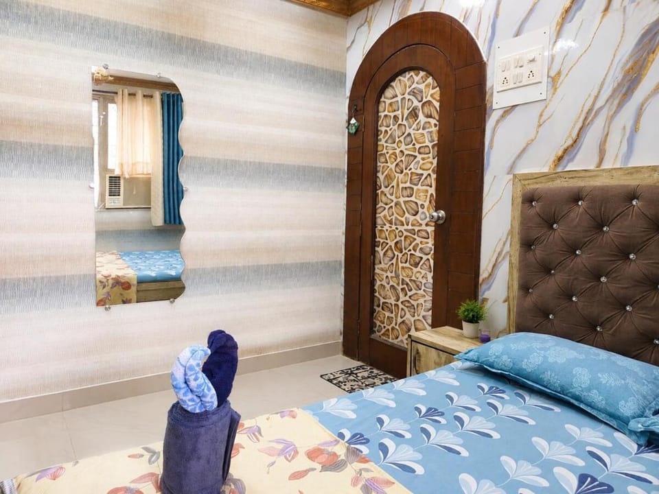 Charming 3Bed 2Bath-Patio with Swing Bandra W Wifi by Trivana Haven Stays Apartment in Mumbai