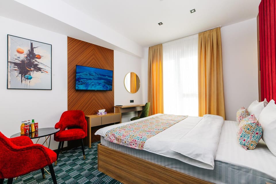 Bed, TV and multimedia, Photo of the whole room
