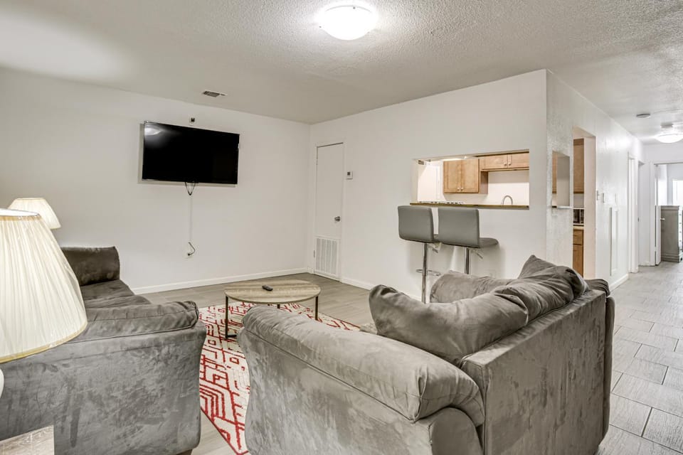 Community Pool & Central Location! Houma Apt Apartment in Houma