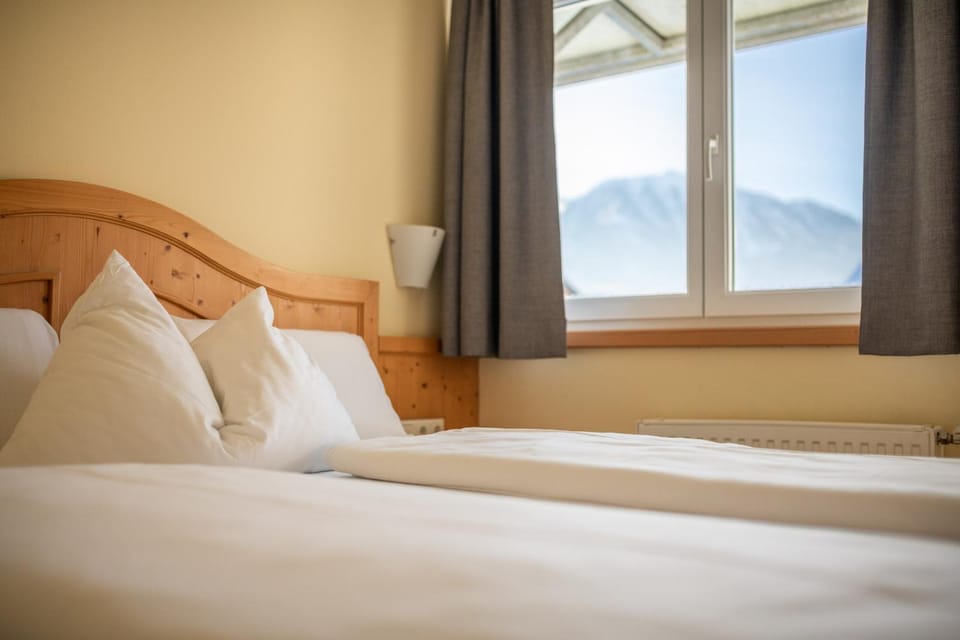 Bed, Mountain view