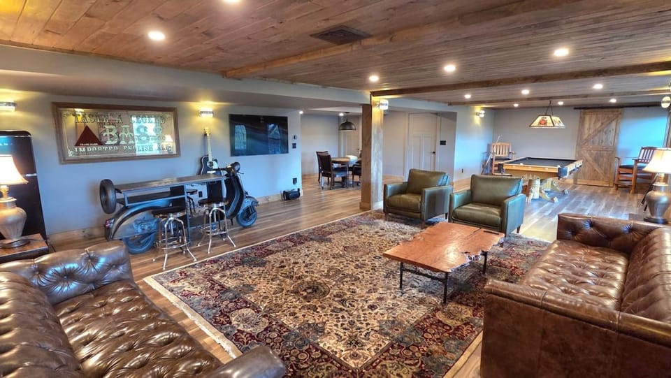 Spacious Luxury Home, Stunning Views & Privacy House in Campton