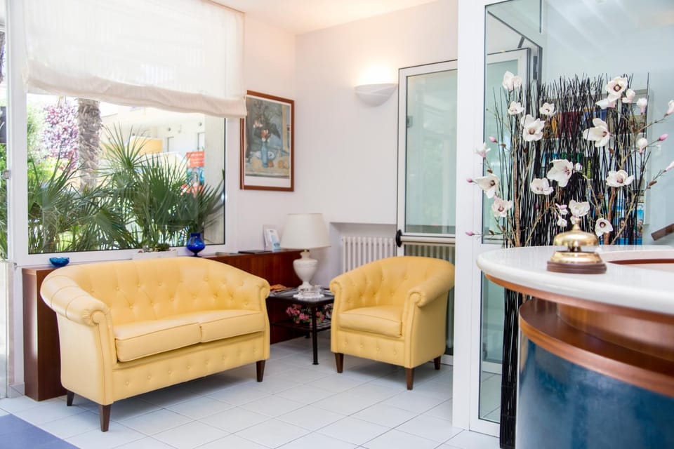 Lobby or reception, Lounge or bar, Seating area