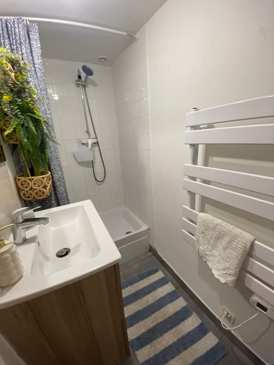 Shower, Bathroom, towels