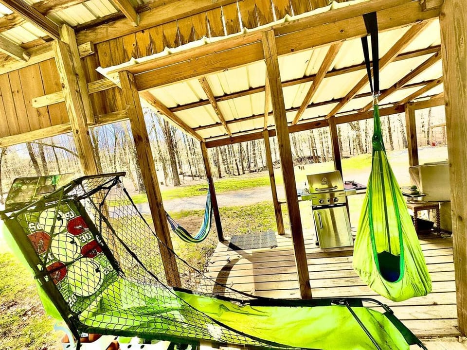 King Suite • Clawfoot Tub • Room Only Sardis Lake Vacation rental in Sardis Lake