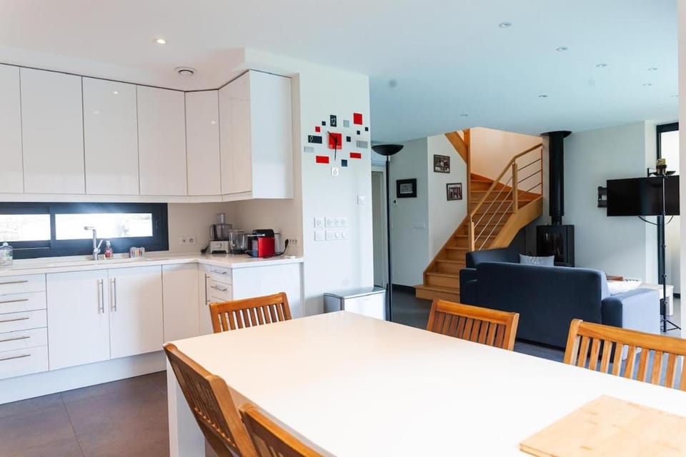 Villa with pool, beach, and downtown Andernos Villa in Andernos-les-Bains