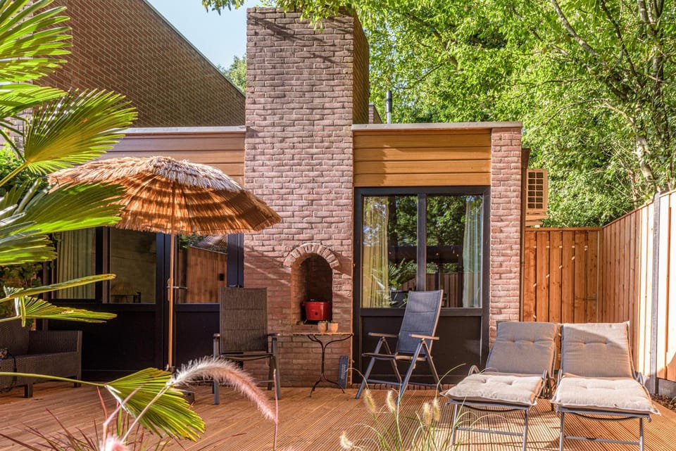 Property building, Day, Garden, Spa and wellness centre/facilities, Seating area, Garden view, sunbed