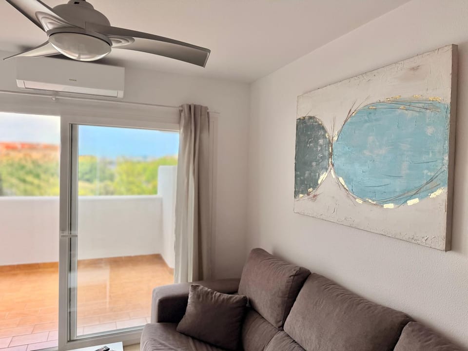 Living room, Seating area, air conditioner