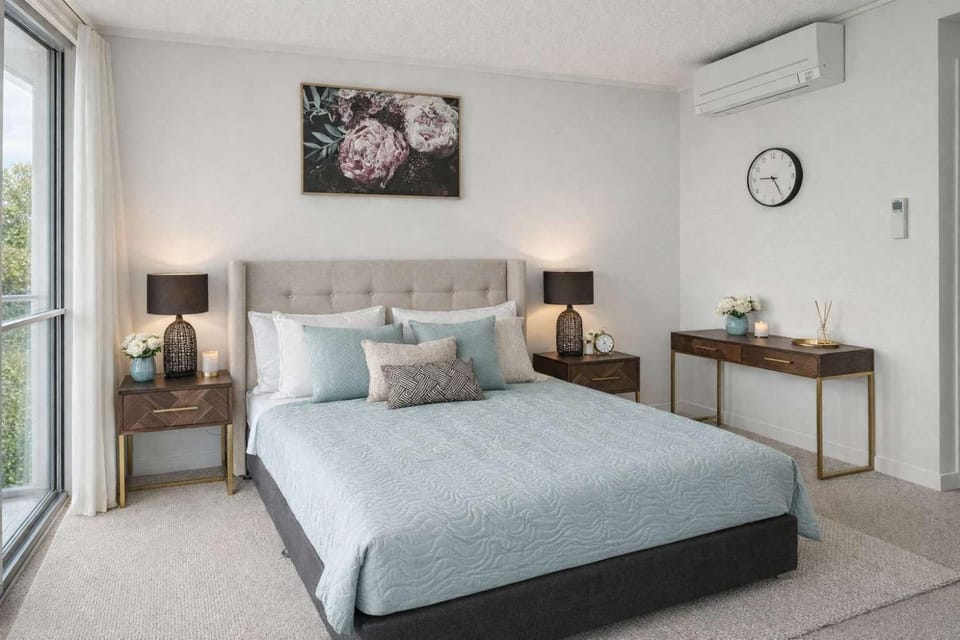 Bed, Living room, Photo of the whole room, Bedroom