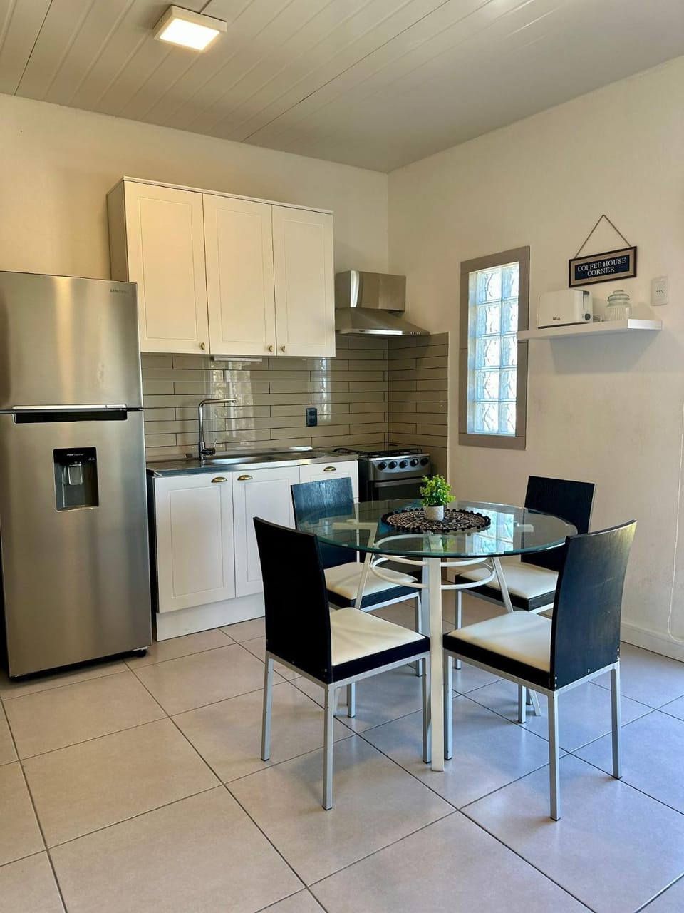 Kitchen or kitchenette, oven, toaster
