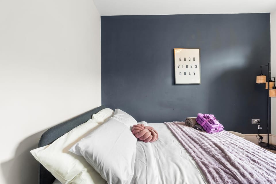 Day, Bedroom