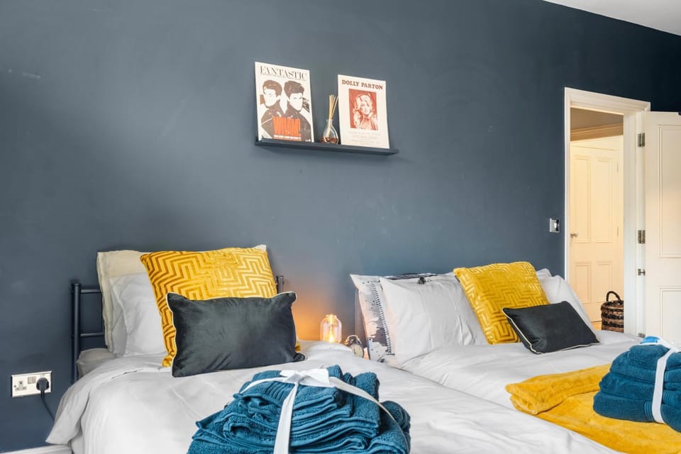 Bedroom, towels