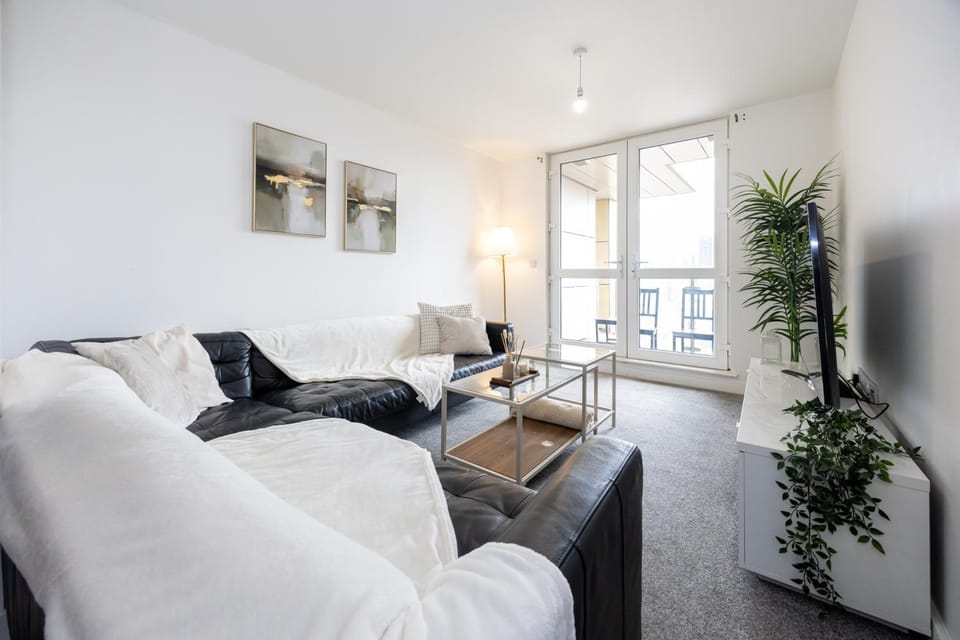 Spacious 3-Bed City Centre Stay Pool Table Apartment in Salford