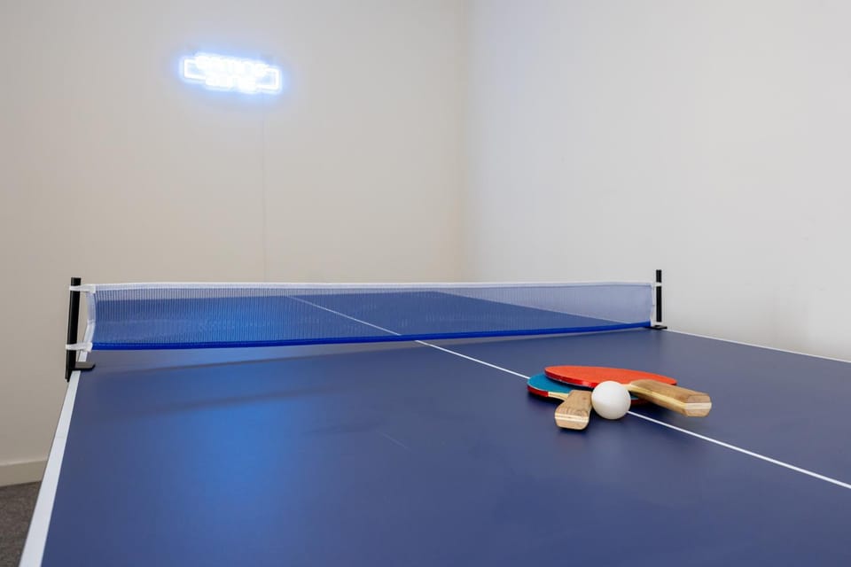 Spacious 3-Bed City Centre Stay Pool Table Apartment in Salford