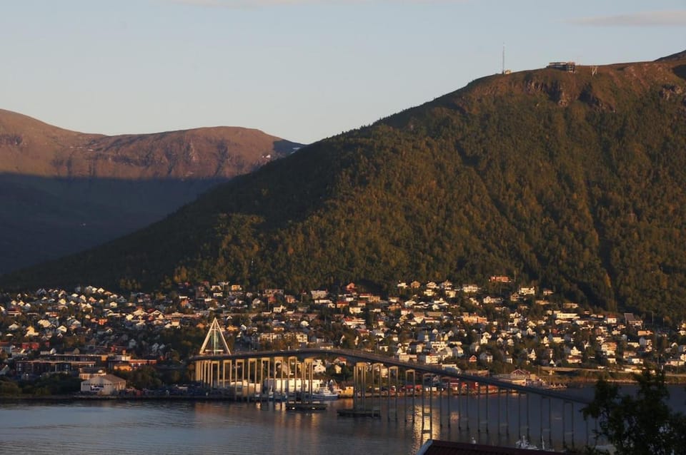 Apt near city center with northern lights view Apartment in Tromso