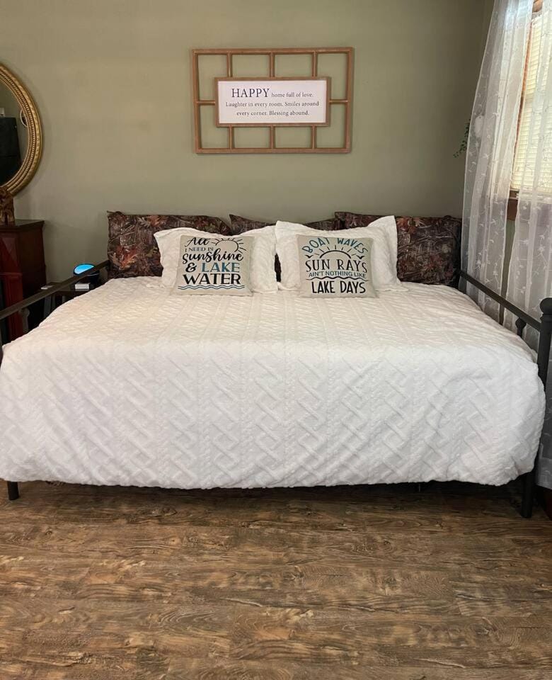 2 Cabins, King Suite & Bunkhouse Compound - Sardis Cabin in Sardis Lake